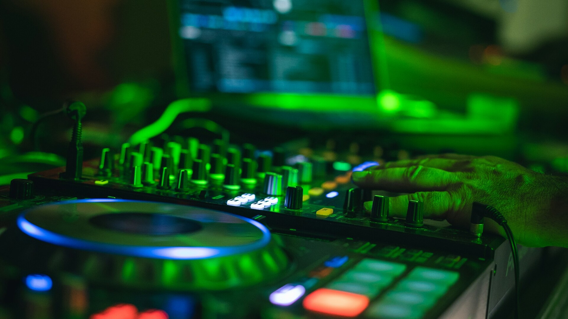 DJ School Melbourne — Pioneer DJ controller and laptop home setup for personalised 1-on-1 DJ tuition